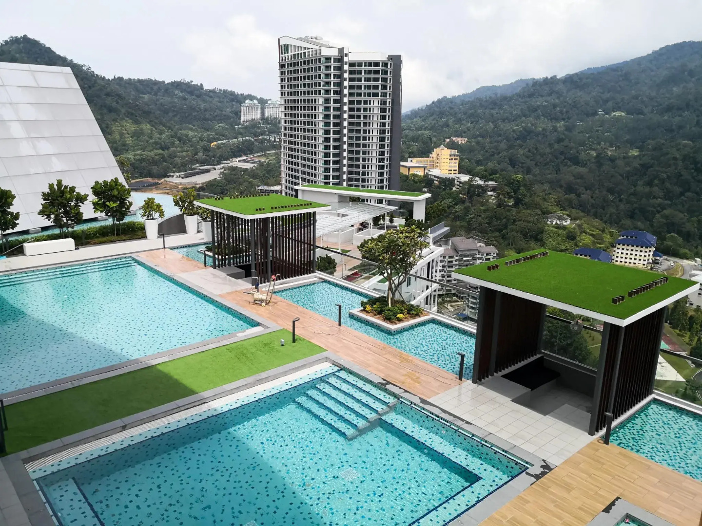 MU Windmill 360 Skypool Genting