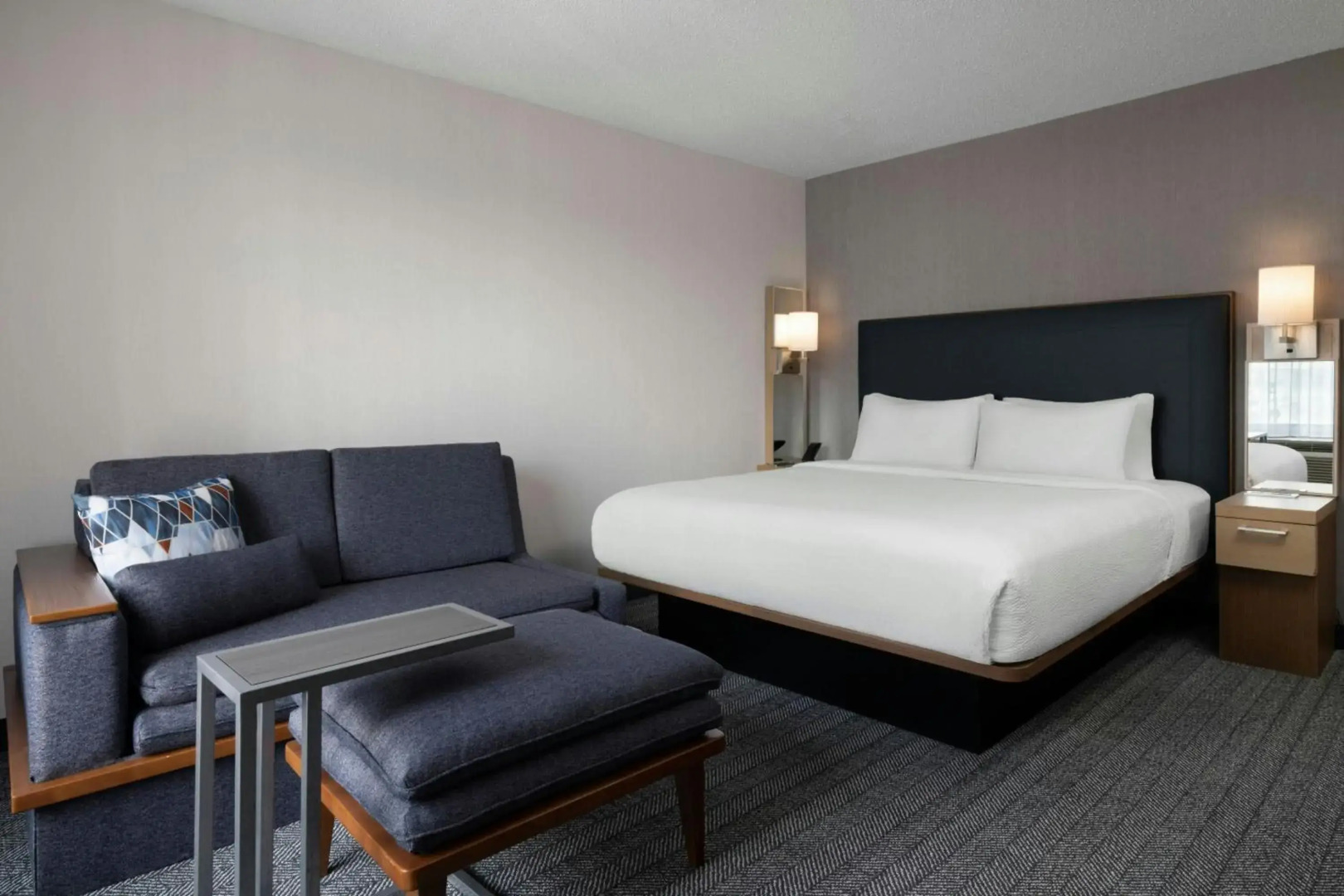 Courtyard by Marriott Charlotte City Center