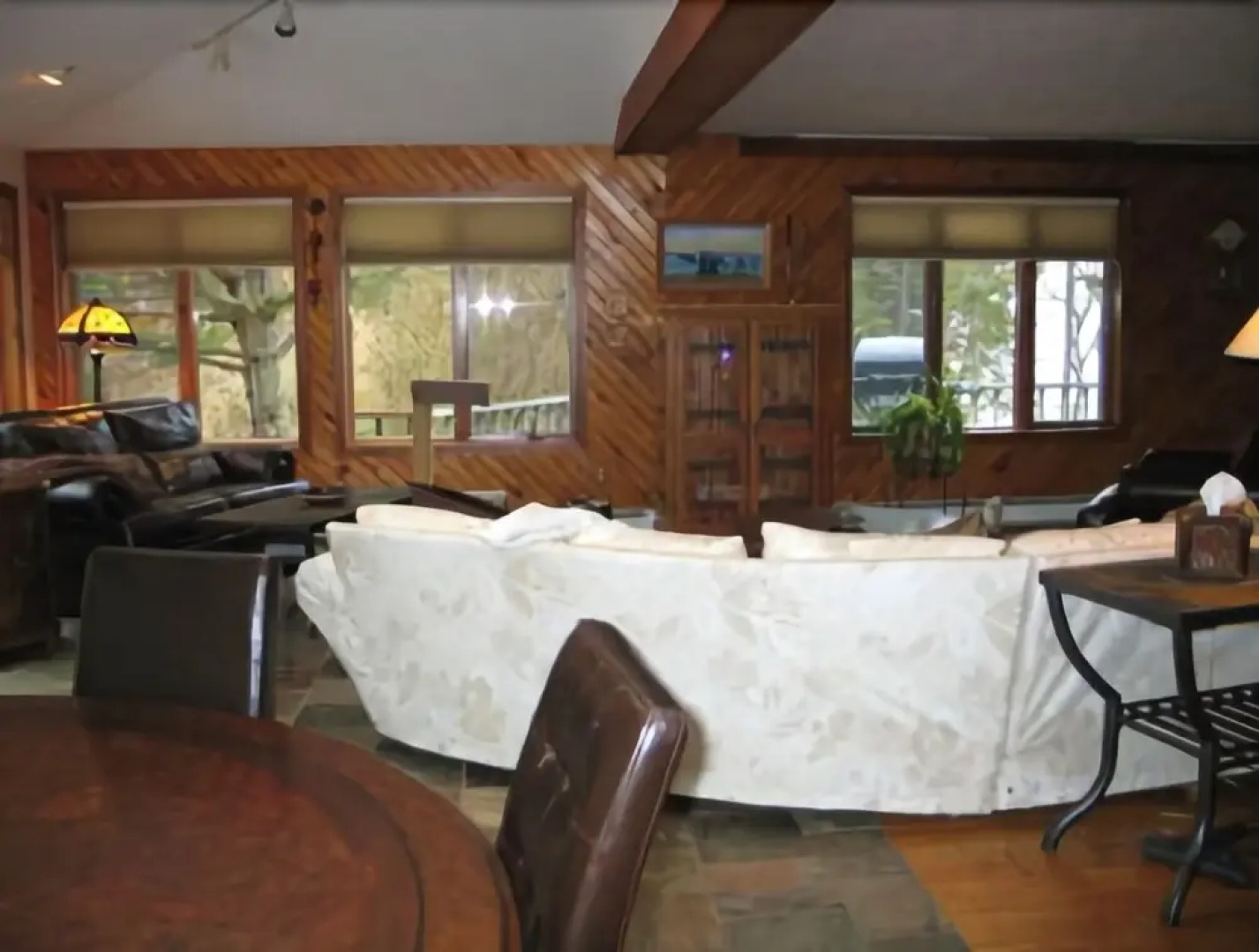 Coves End Surry - Three Bedroom Home with Hot Tub