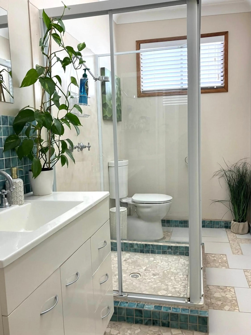 Shellharbour Beach Cottage - walk onto Patrolled beach with flags in summer