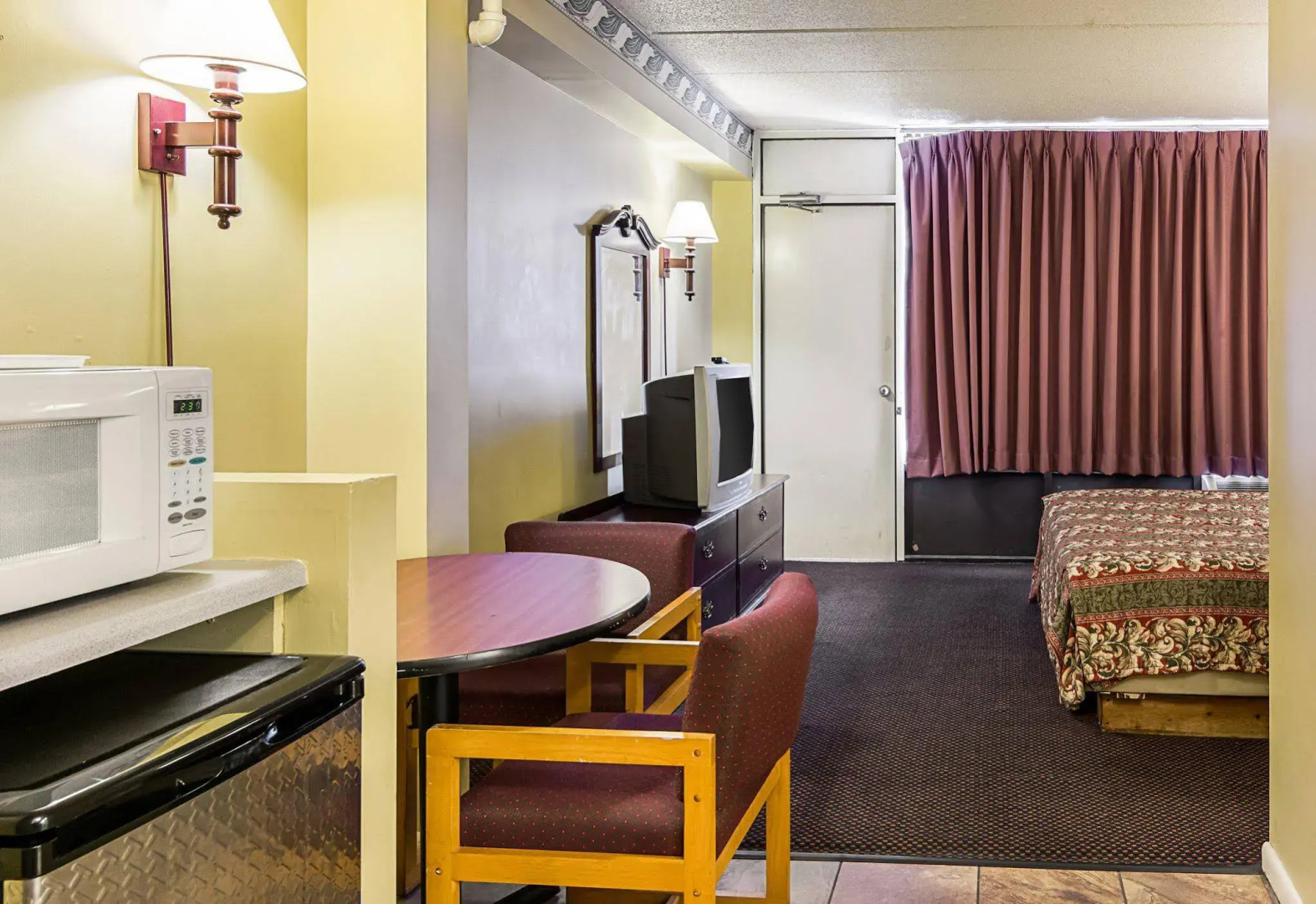 Red Roof PLUS+ & Suites Virginia Beach – Seaside