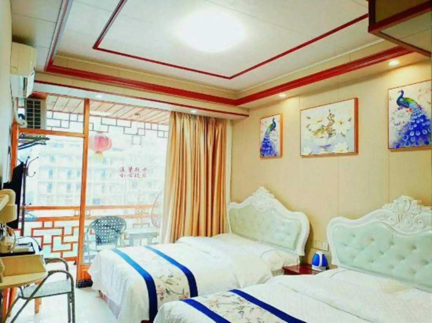 凤凰龙凤居临江客栈