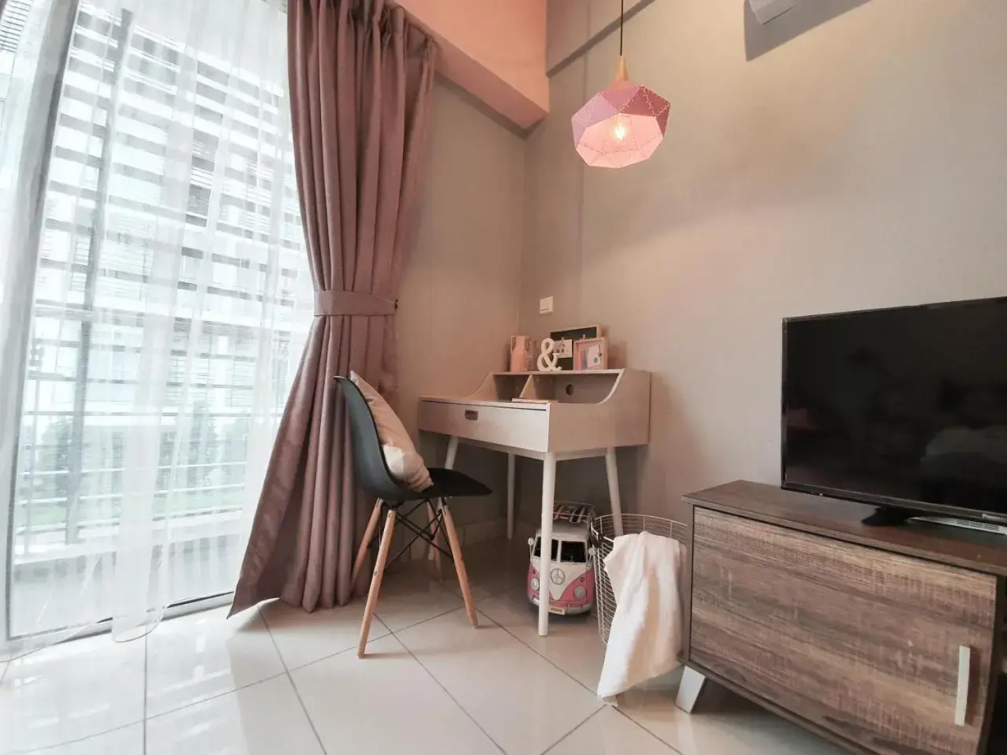 Aeropod Studio- Laxzone Suite