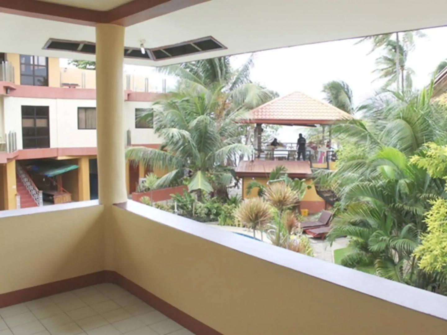 Lost Horizon Beach Dive Resort