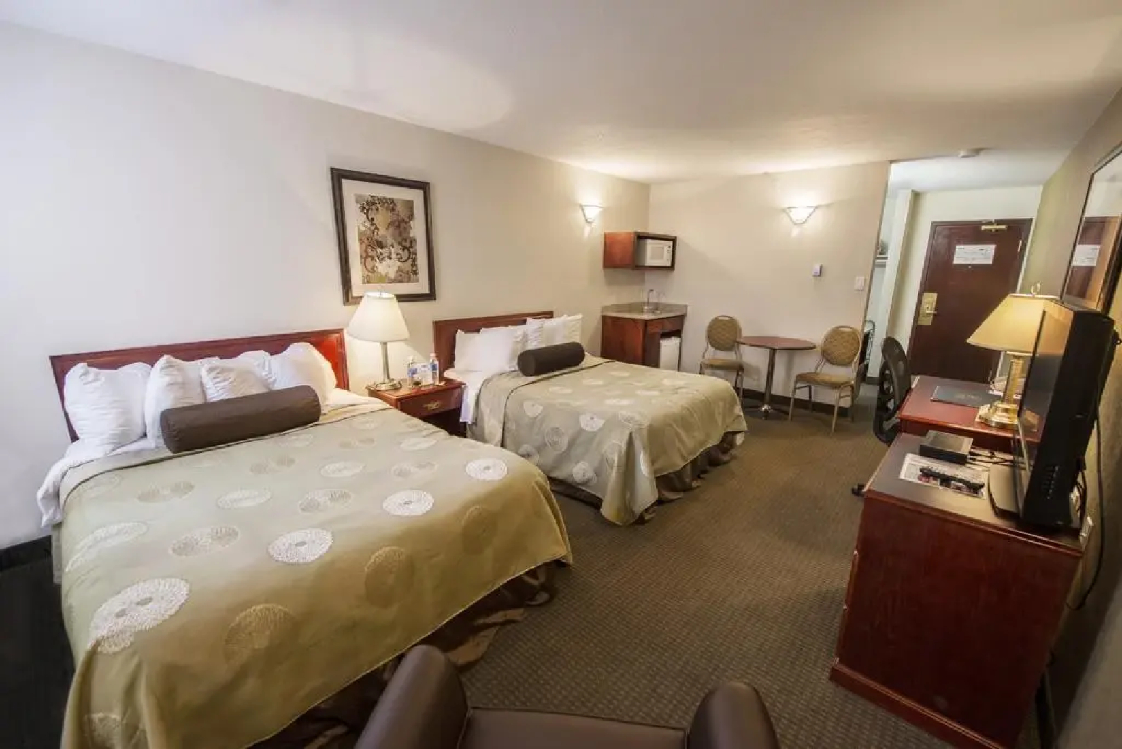 Service Plus Inn and Suites - Grande Prairie