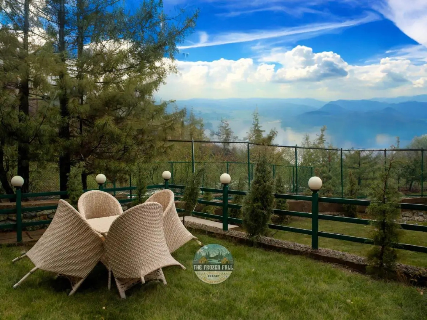 The FrozenFall Resort - Gulmarg