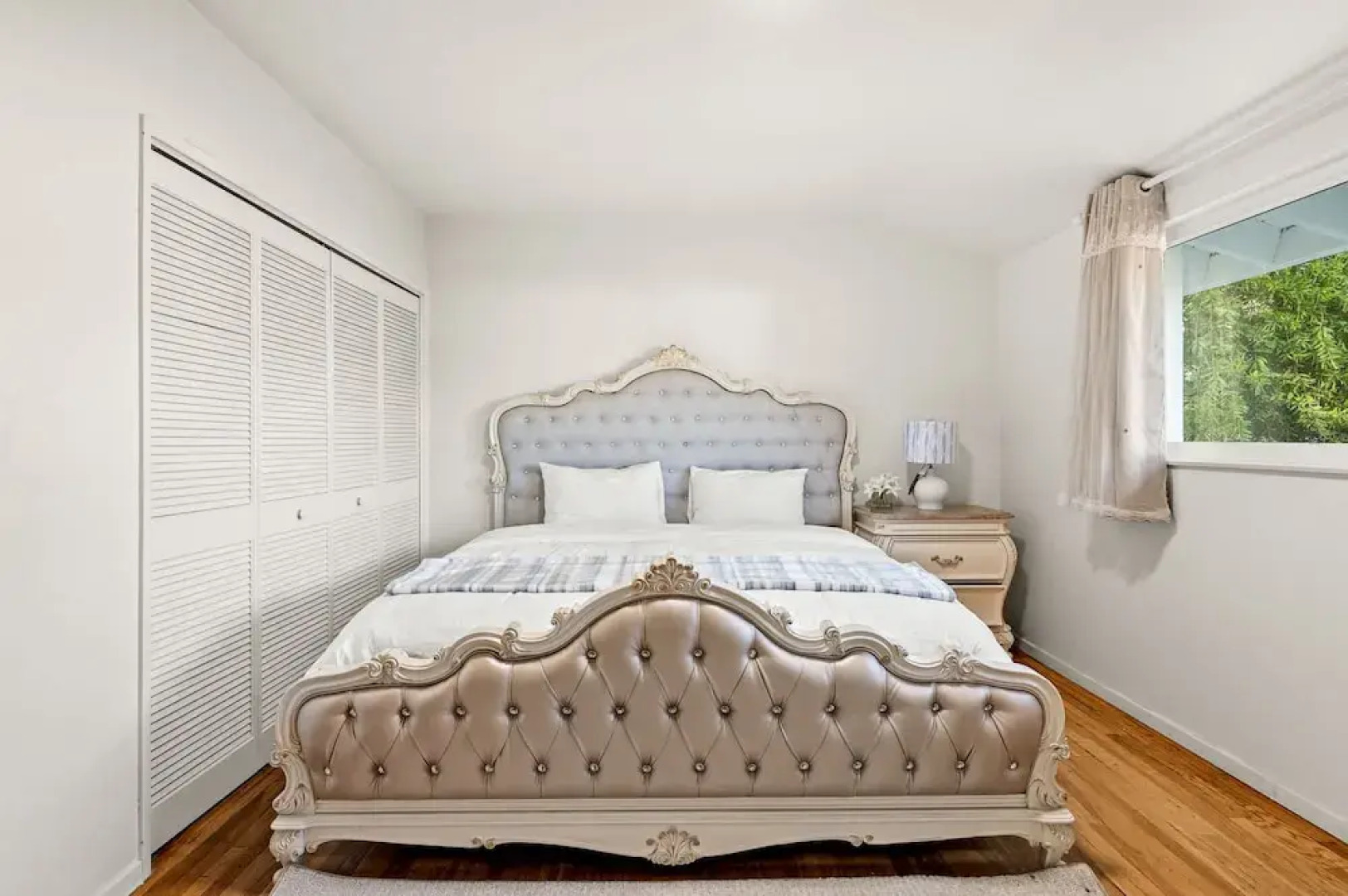 Perfect Family Home With Fireplace Spacious Yard