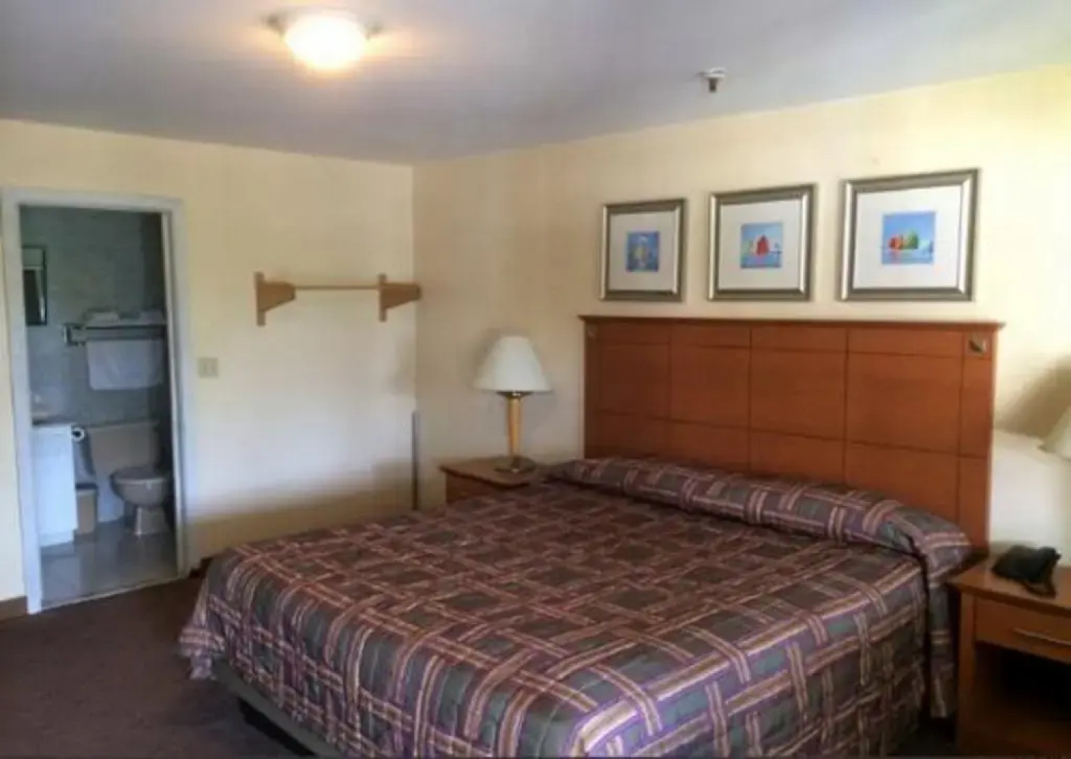 Naugatuck Motor Lodge