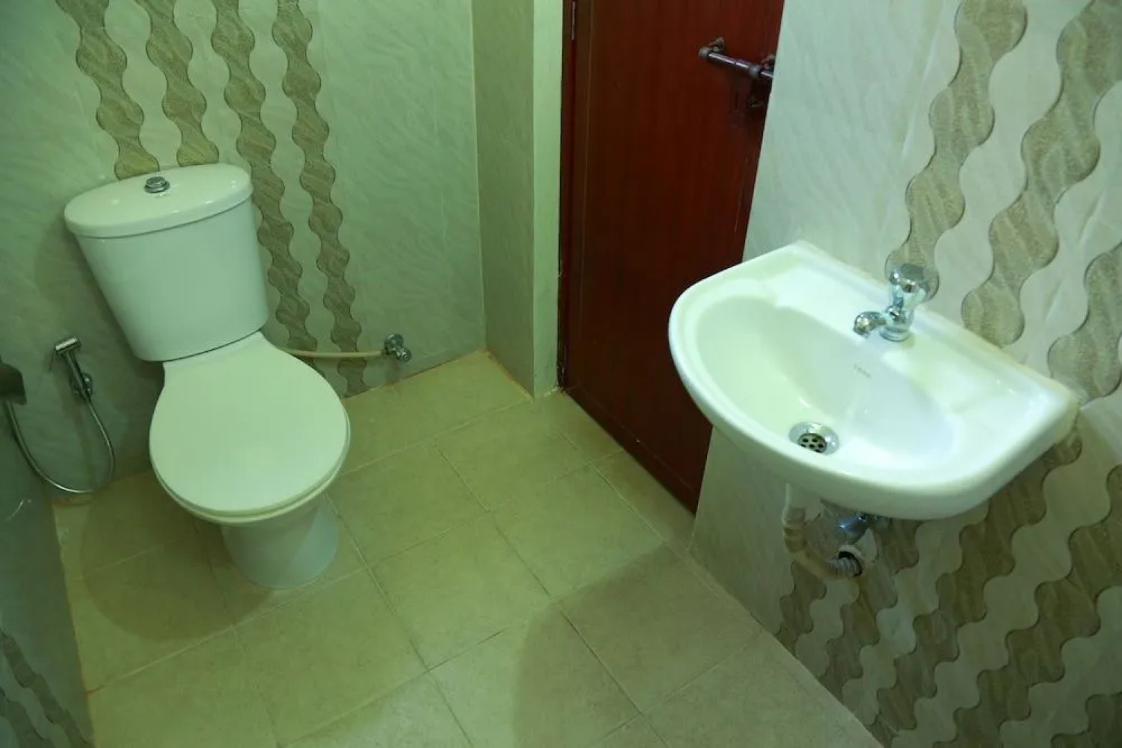 OYO 8273 Diamond Inn