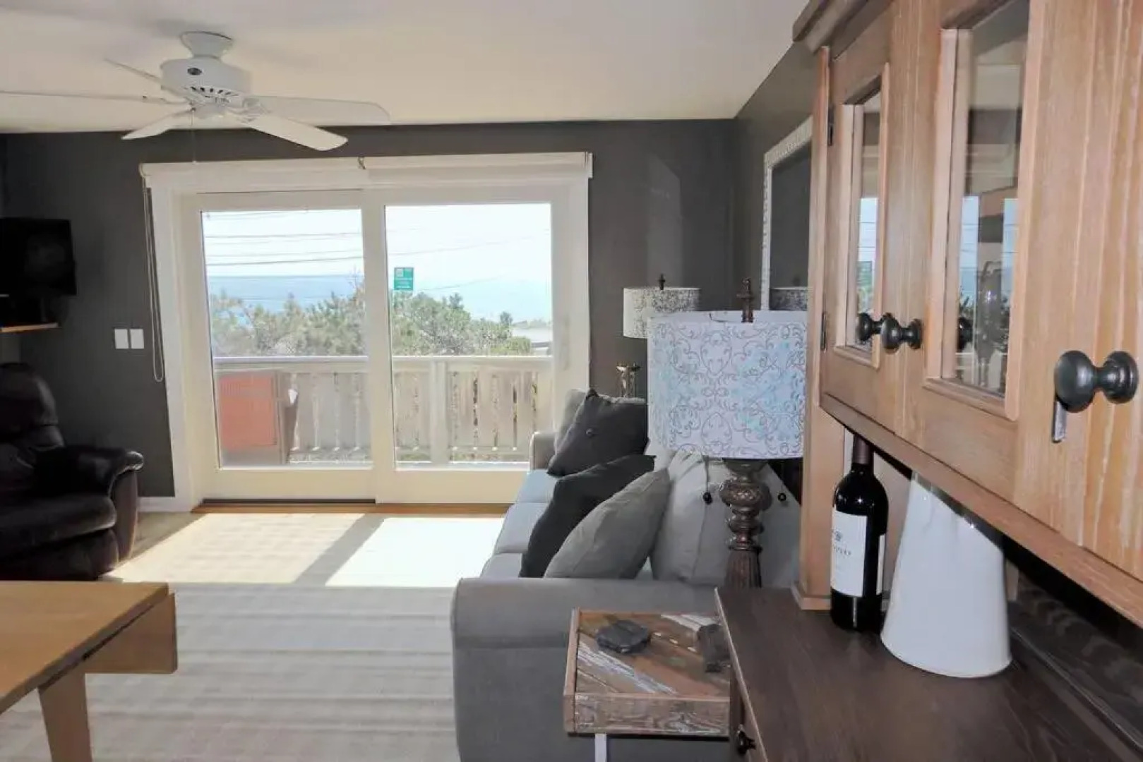 P-Town 2br Beach Beauty on the Bay. Water View!