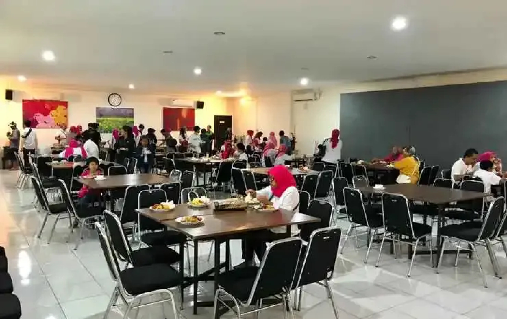 Tirta Kencana Hotel & Garden Resto