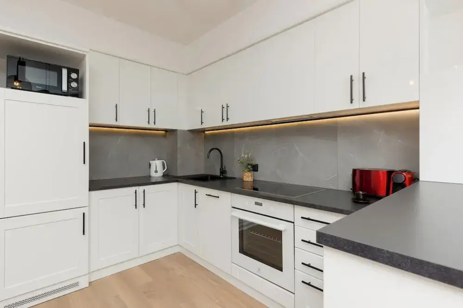 Piaseczno Stylish Apartment by Renters