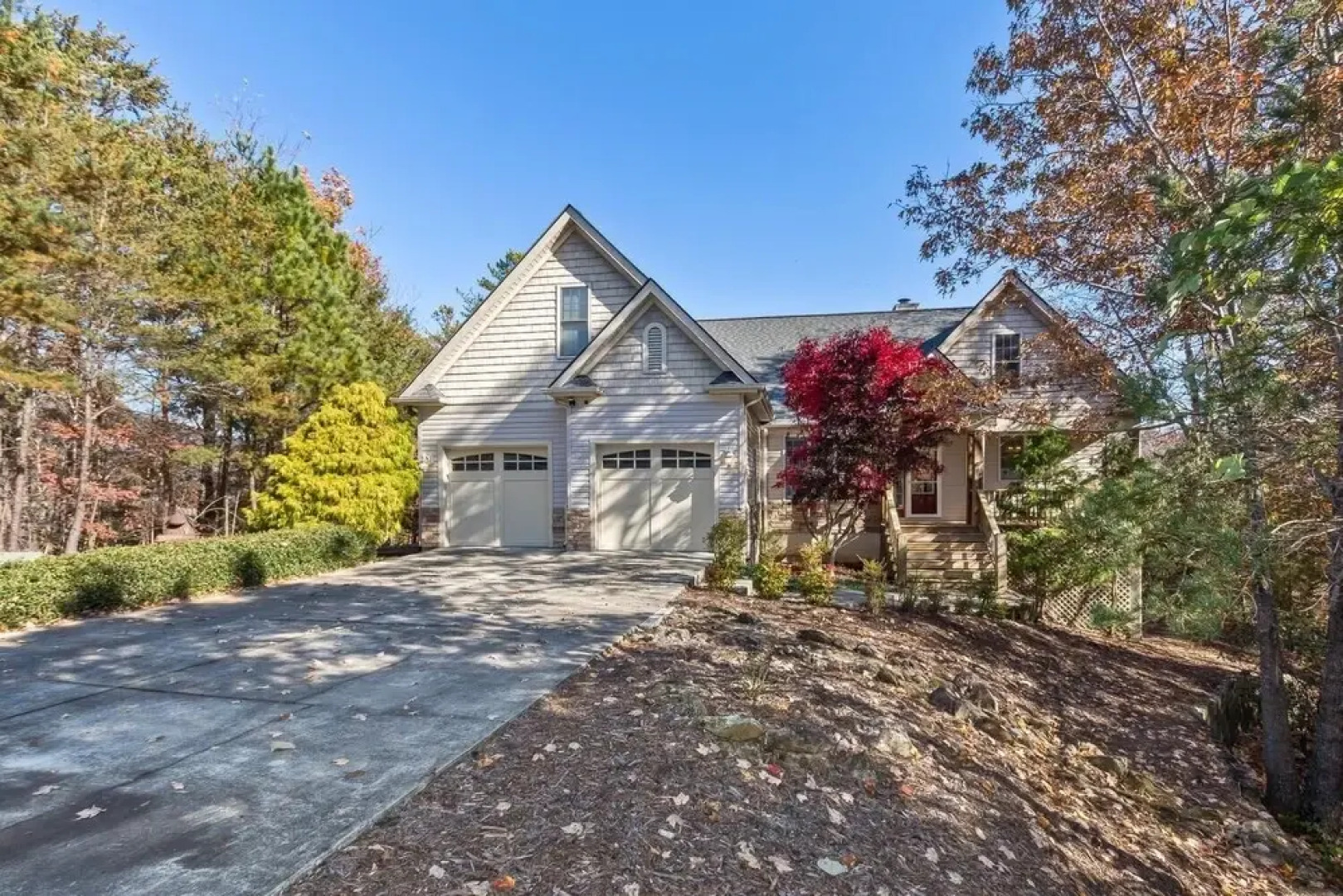 Rumbling Bald Resort Home In Lake Lure - Wifi - Community Beach, Pool, Golf And More 5 Bedroom Home by Sunscape Property Management