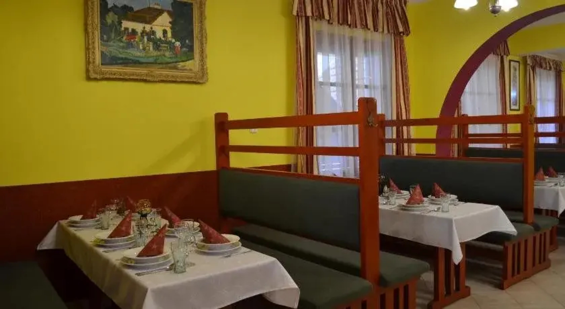 Hotel Napsugár és Gulyás Kunyhó Étterem