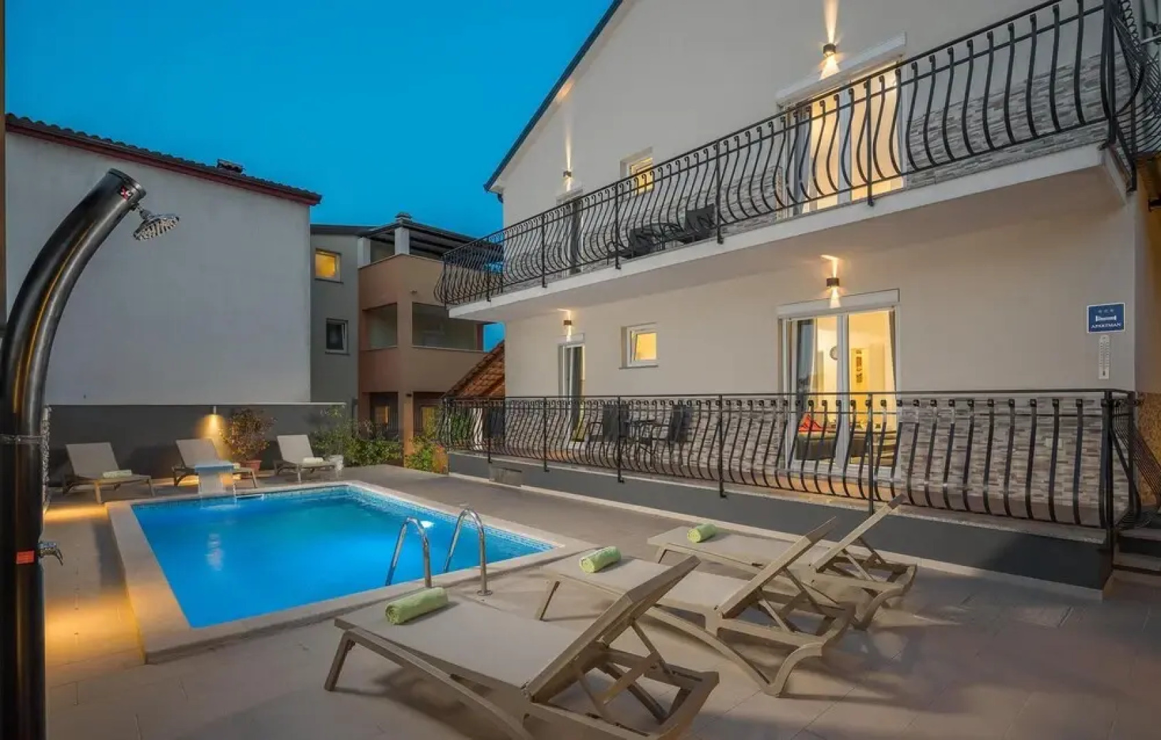 Nice Home in Rovinjsko Selo With Wifi and 4 Bedrooms