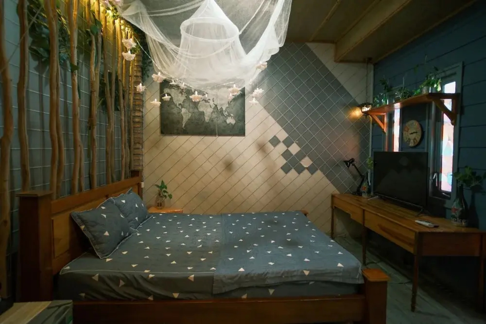 1984 Hotel Kien Giang