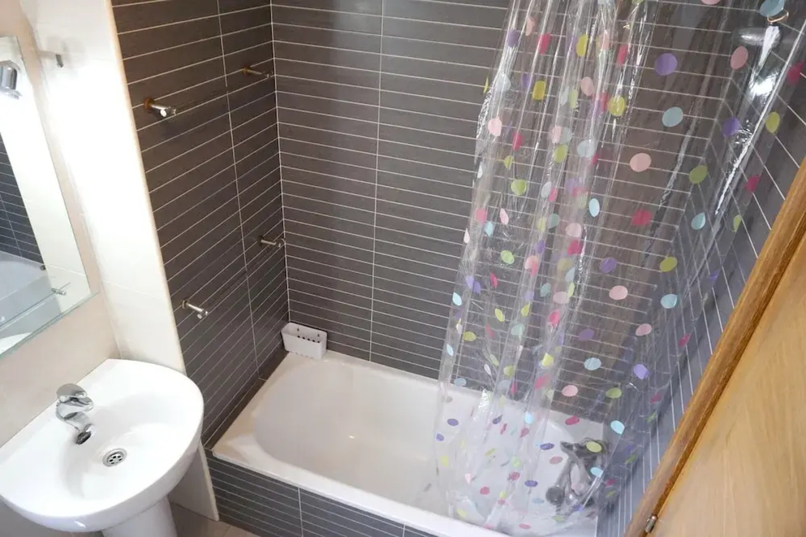 House With 2 Bedrooms in Cudón, With Enclosed Garden Near the Beach