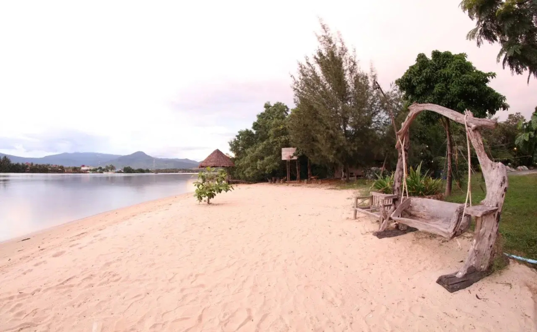 Natural Bungalows Restaurant and Bar