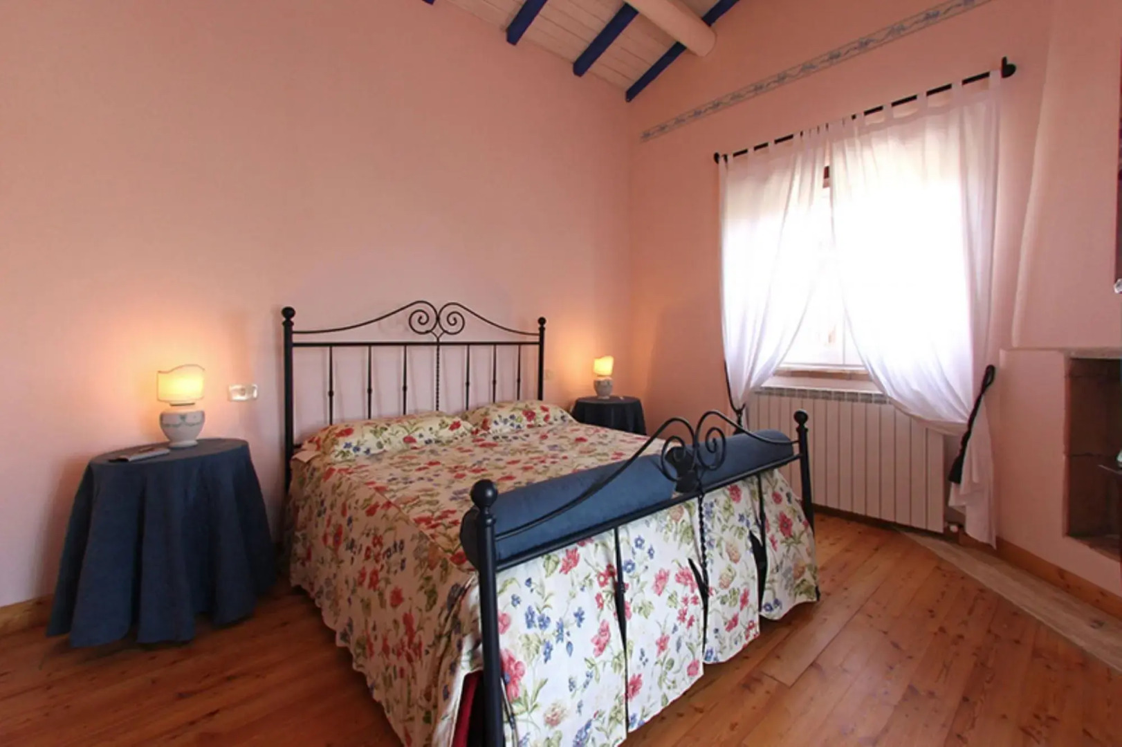 Podere Sassolegno is a uniquely charming house where you can happily spend time relaxing in the gard-Podere Sassolegno