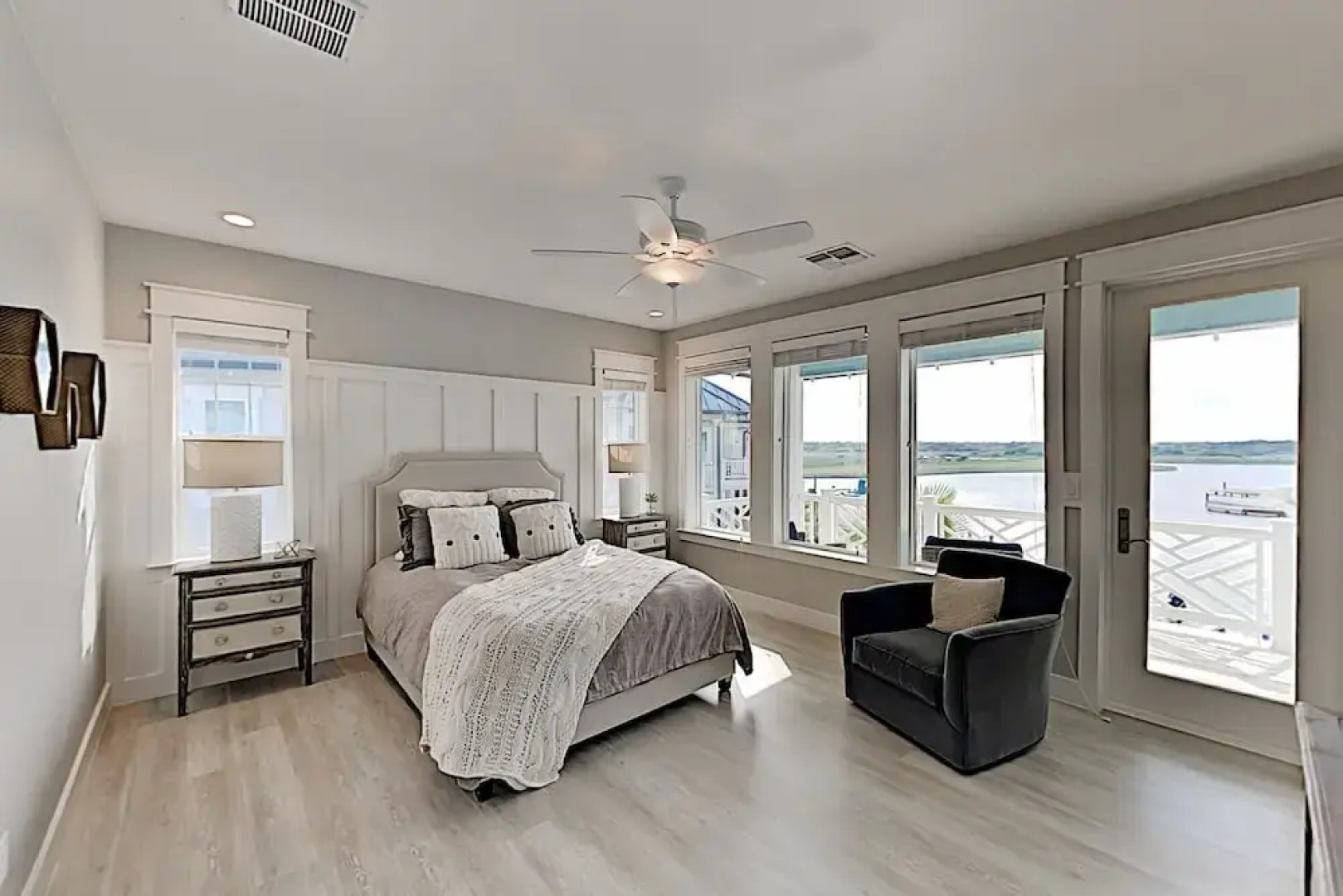 Modern Nautical Bayside W/ Infinity Pool 3 Bedroom Condo