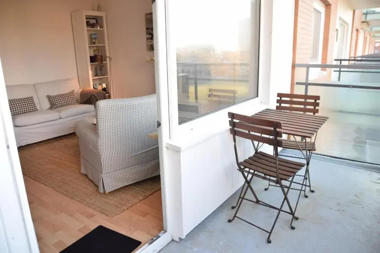 Modernes 2-Zimmer-Appartement mit Balkon.