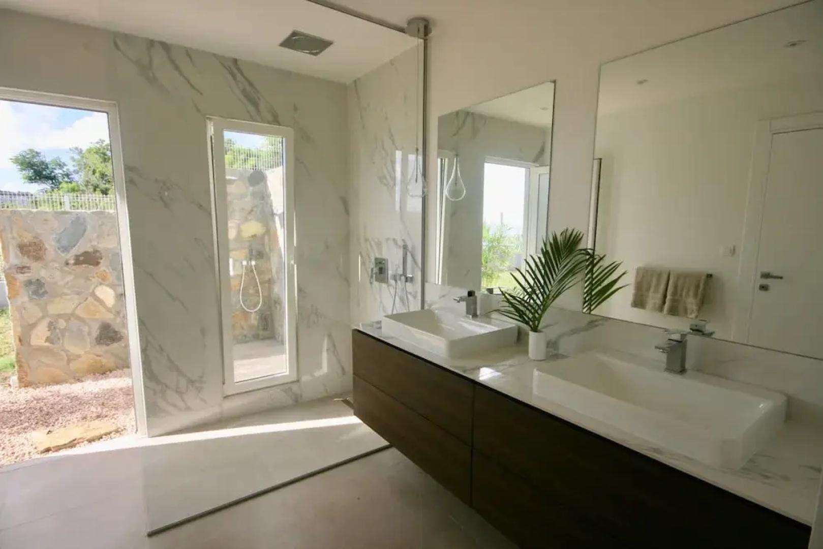 Villa Aqua by Island Properties Online