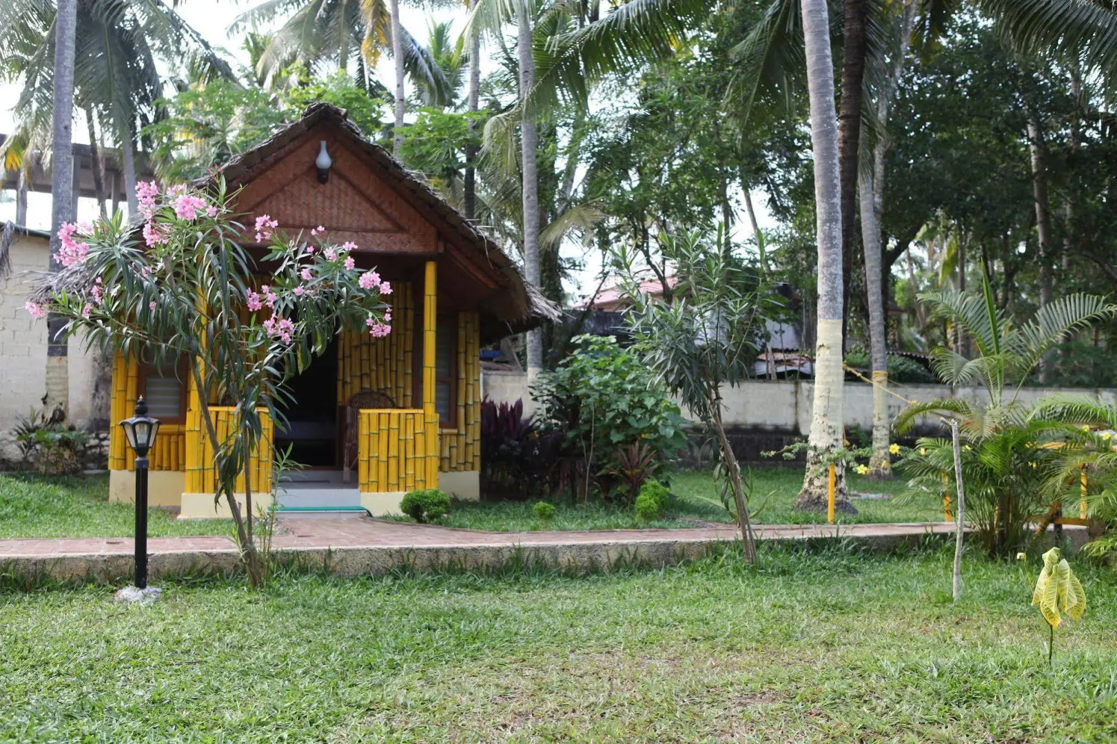 Savithri Inn Bamboo Cottages & Resorts