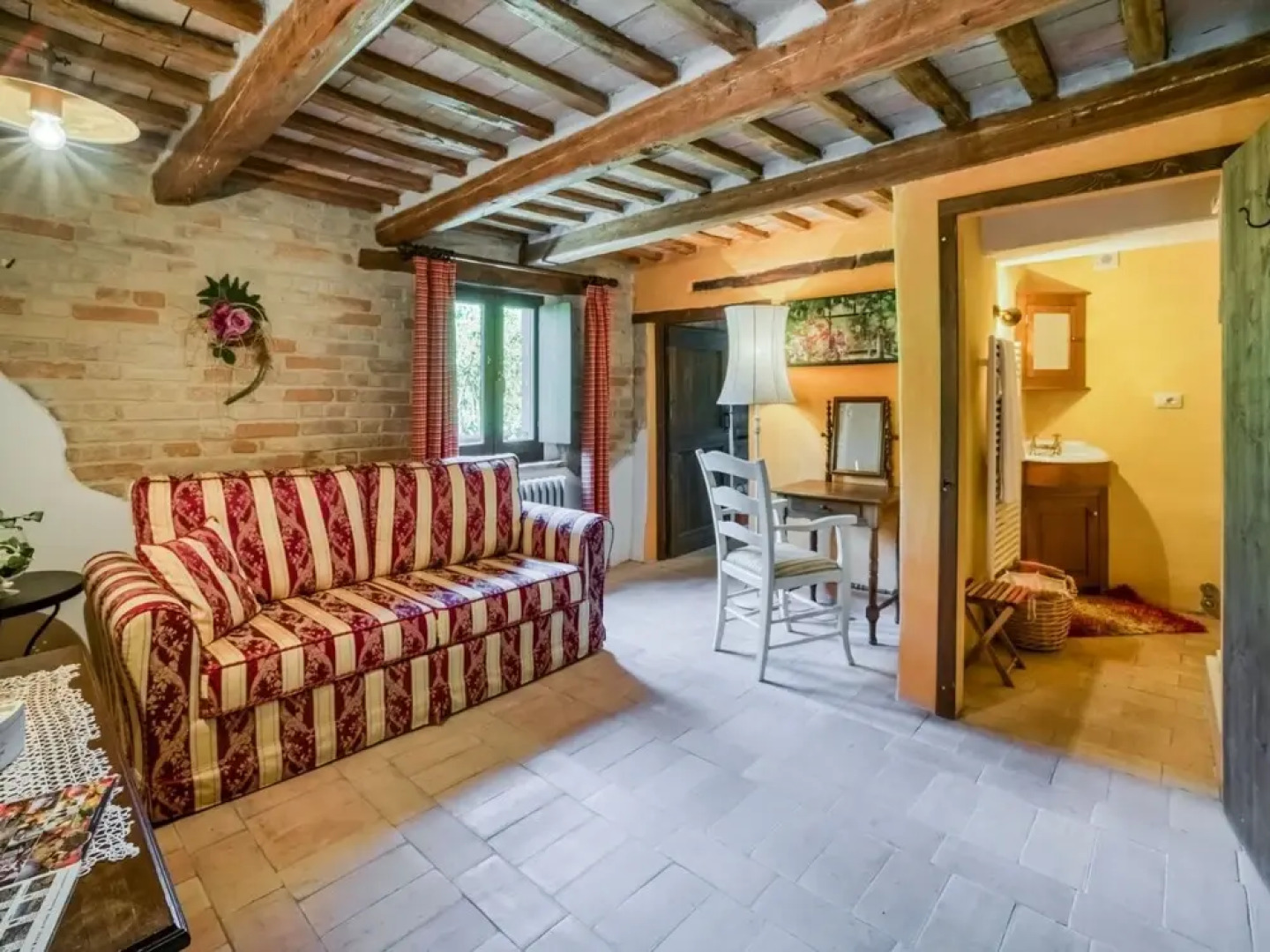 Lovely Holiday Home in Santa Vittoria In Matenano With Pool