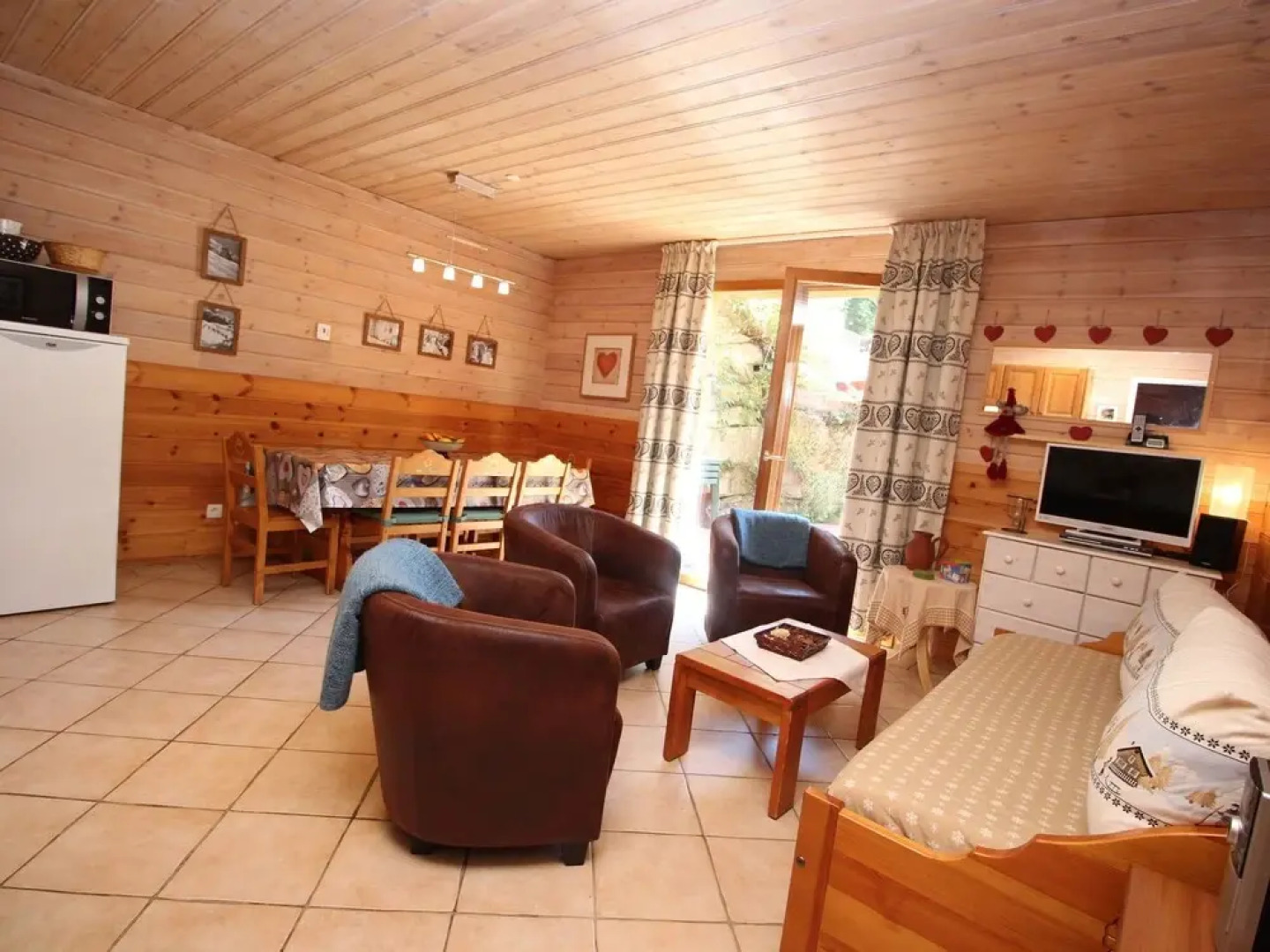 Beautifully Decorated Apartment Near the Center in Valfrejus