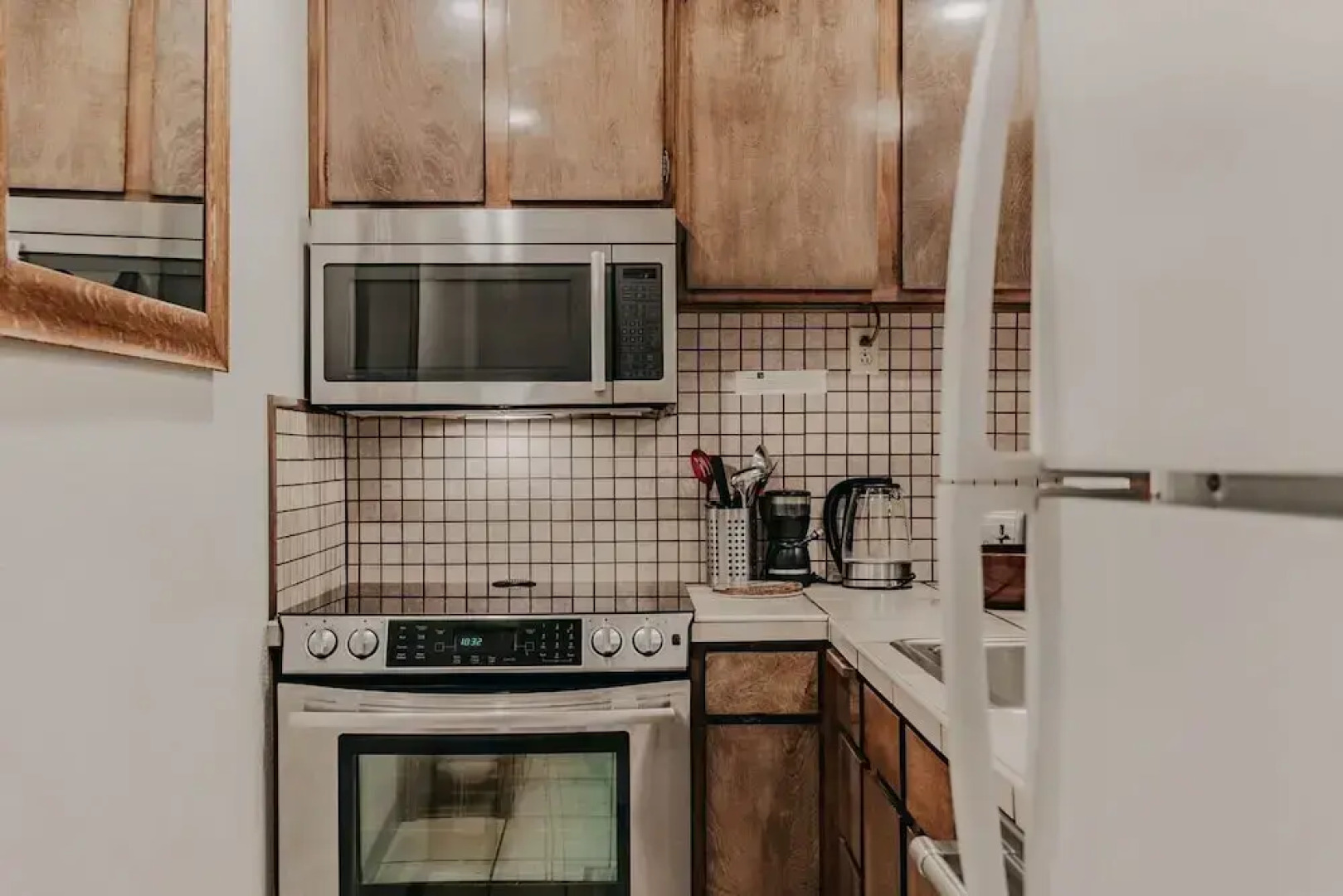 57sw - Fireplace - Wifi -  Sleeps 6 2 Bedroom Home by RedAwning