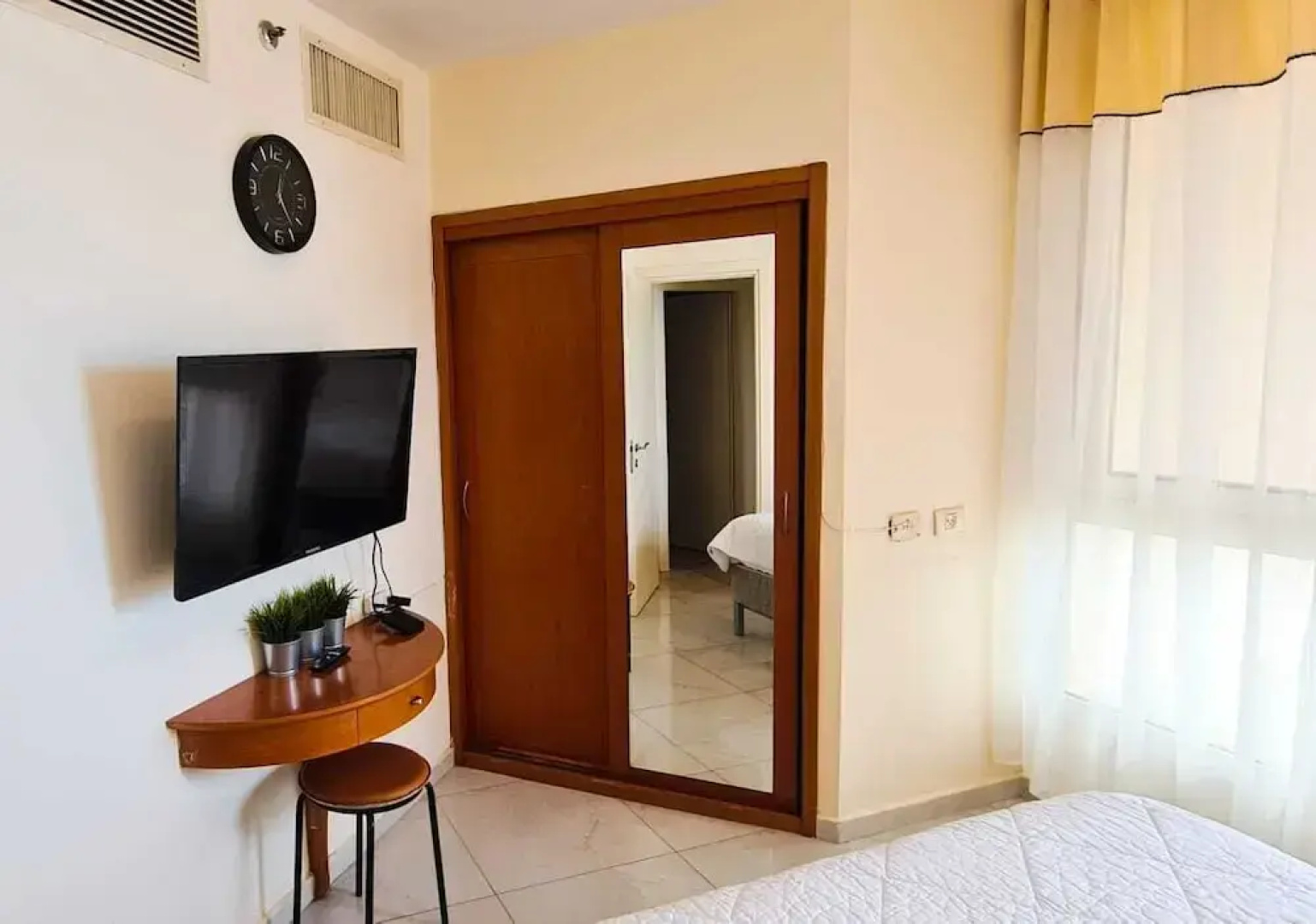 SHaYaSH apartments Leonardo Bat-Yam