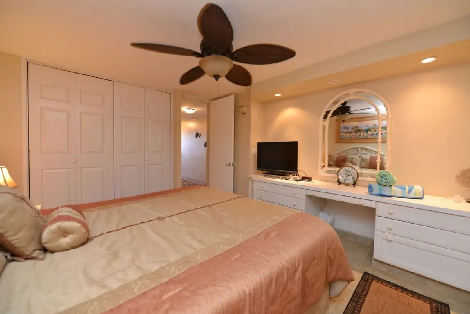 Kaleialoha #114 1 Bedroom 1 Bathroom Condo by Redawning