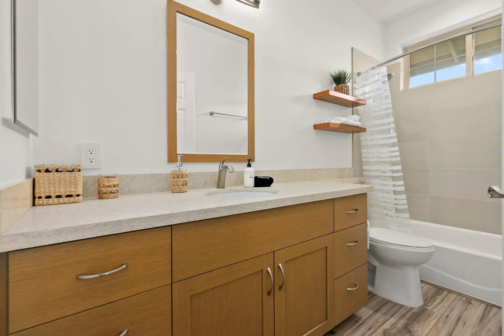 Mauna View by Avantstay 10min to Beach, Backyard