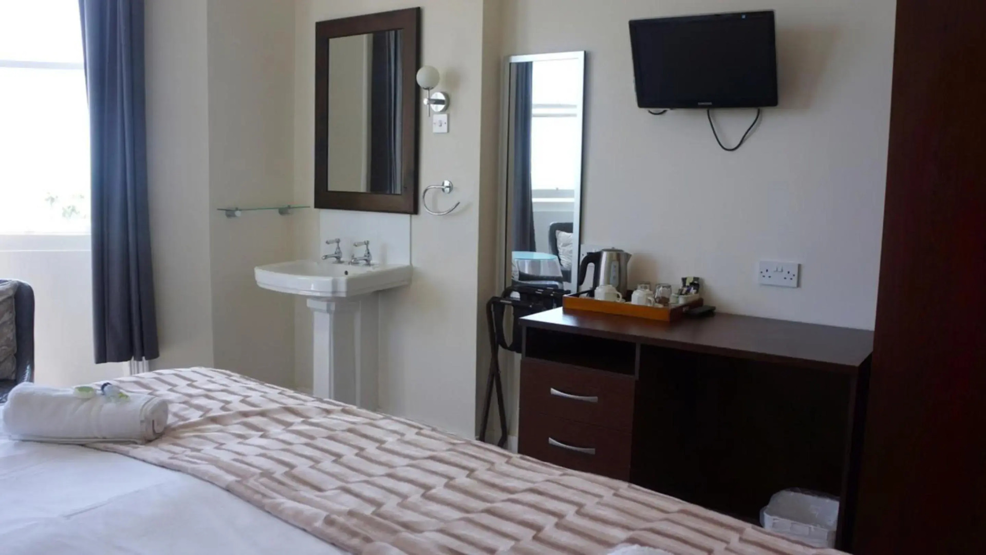 OYO Oban Hotel