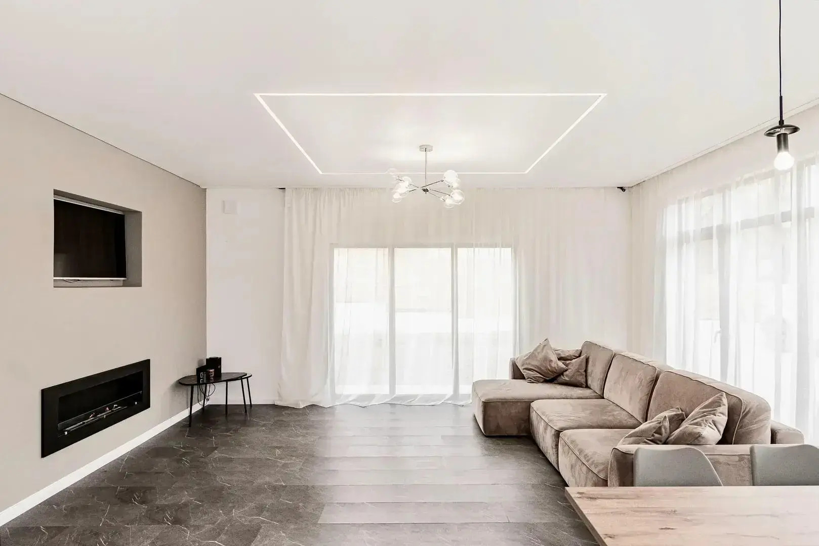 Стильный дом с теплым бассейном и сауной