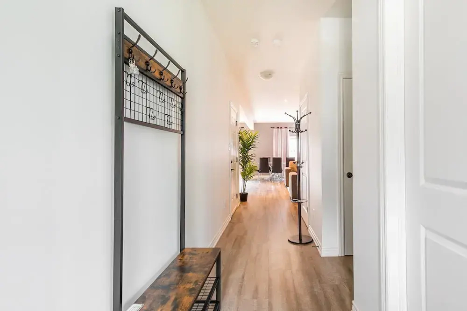 GLOBALSTAY. Modern Lake Ontario Townhomes