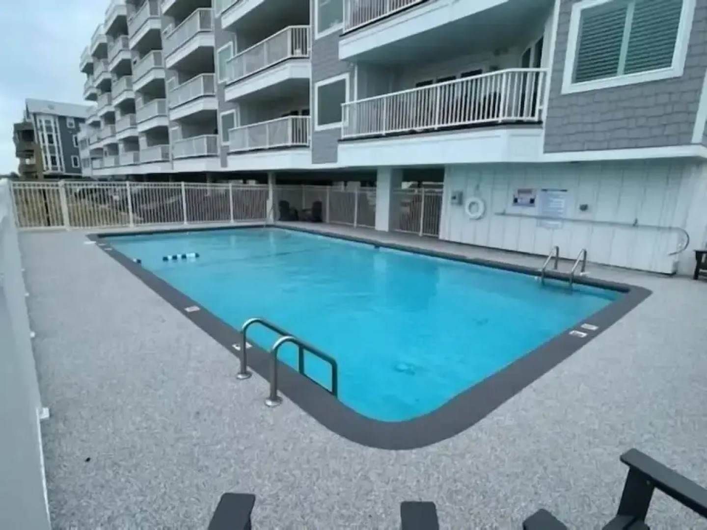 Carolina Beach Dreamin - Light Filled South Side End Unit. Ocean Views From Most Rooms! Private Beach Access! 3 Bedroom Condo by Redawning