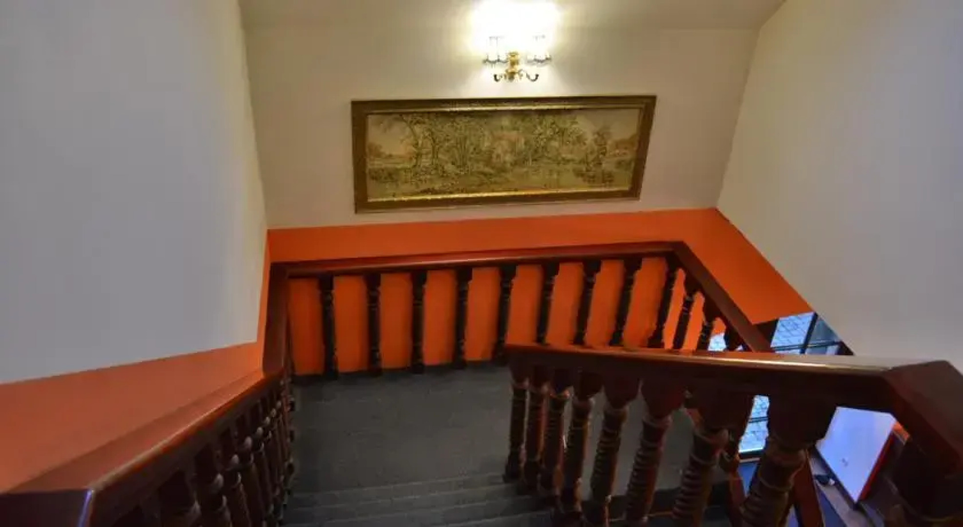 Viesu nams Augstrozes