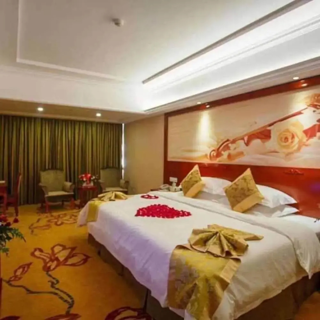 Vienna Hotel Guigang Central Square