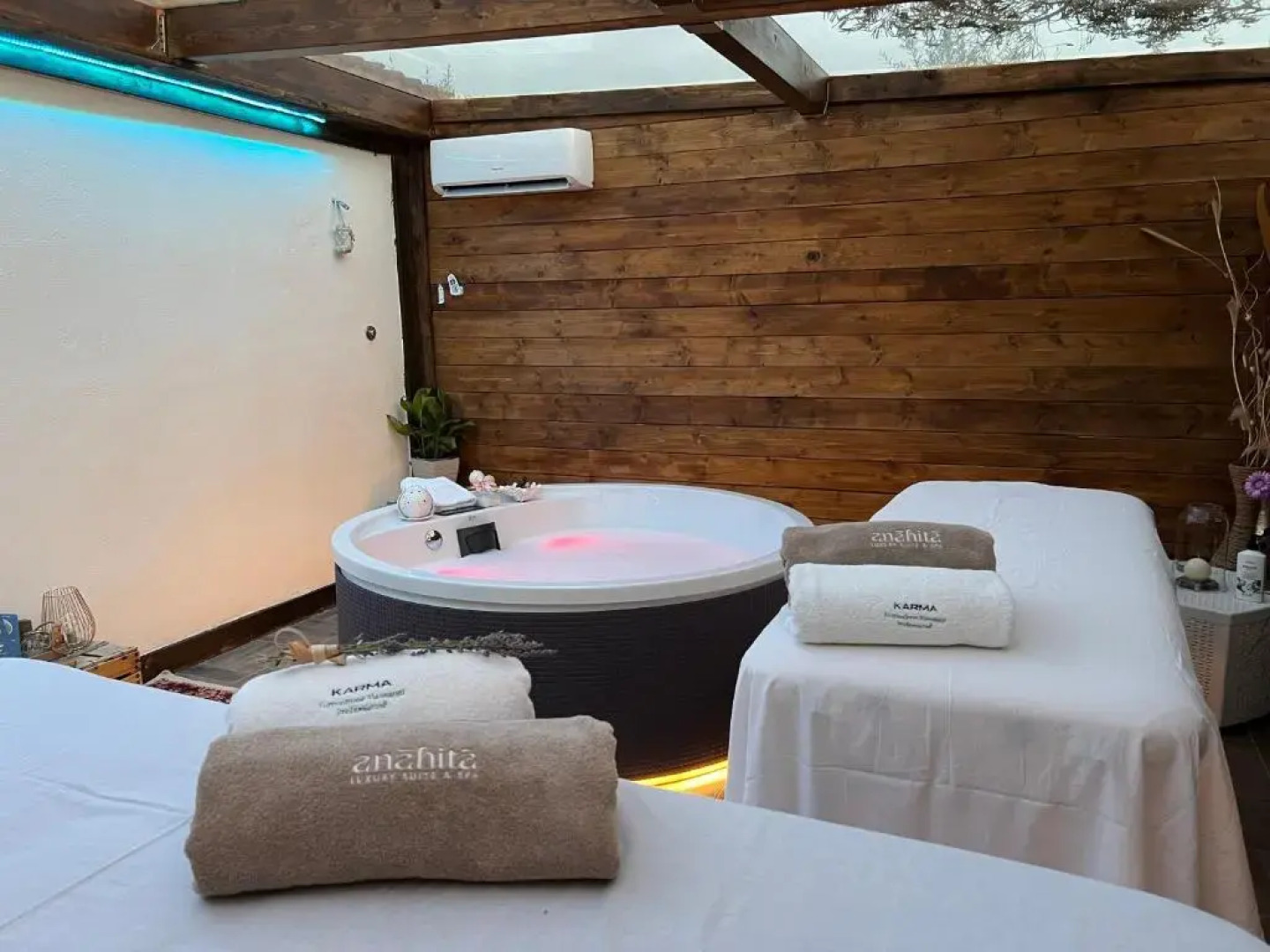 Anahita Luxury Suite & Spa