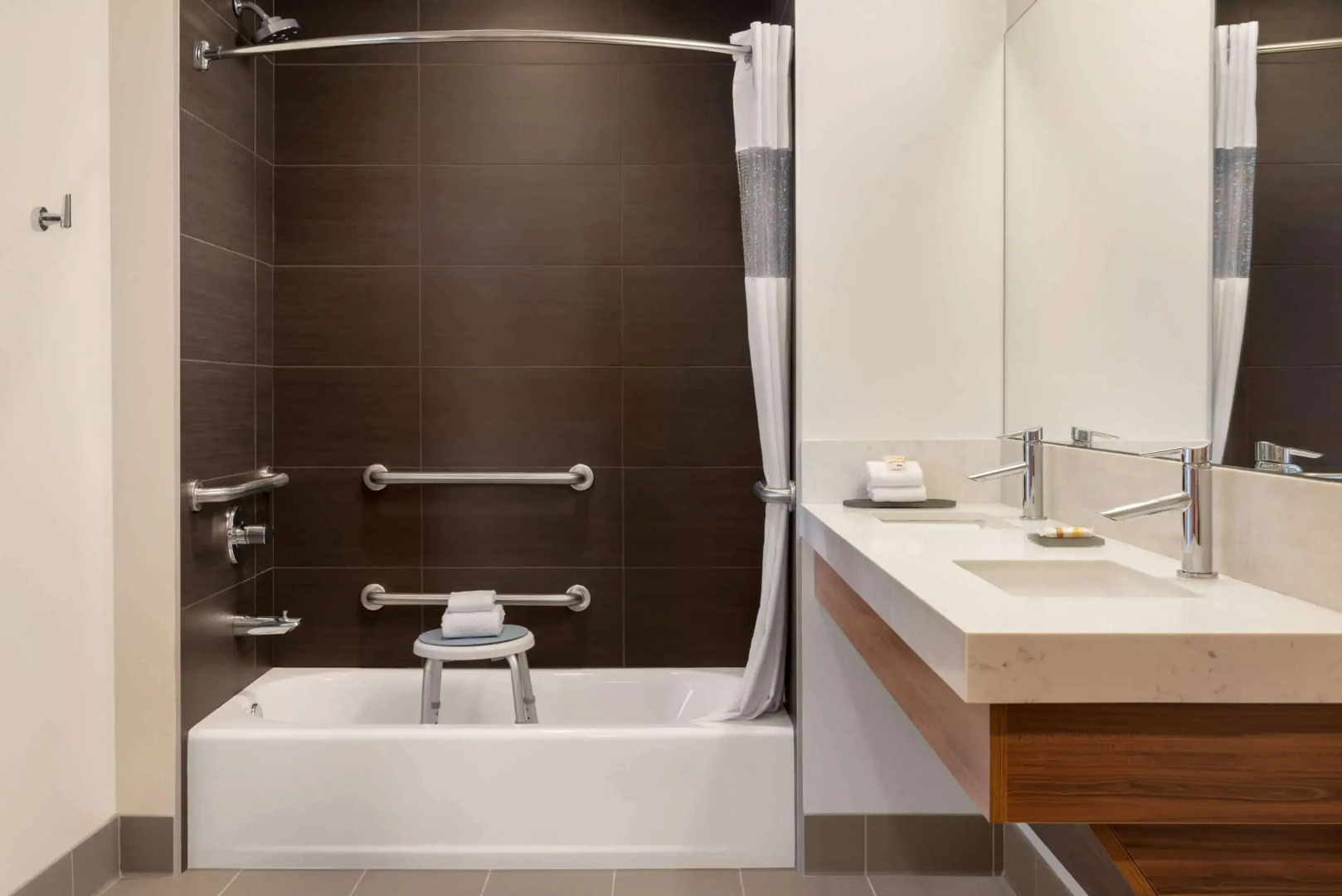 La Quinta Inn & Suites by Wyndham San Luis Obispo Downtown