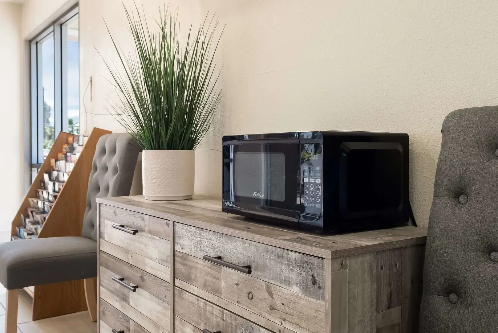 Econo Lodge Stockton near I-5 Fairgrounds