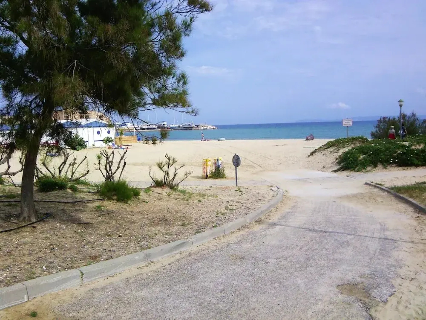 Studio in Bormes-les-mimosas, With Wonderful sea View, Pool Access and