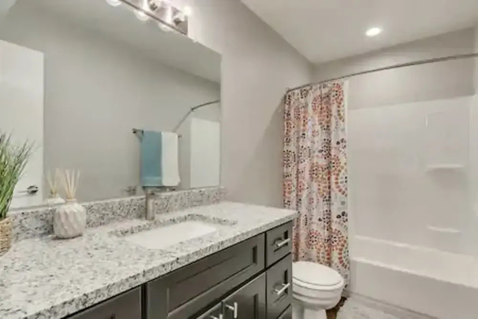 Evie's Campus-close 2 bedroom luxury