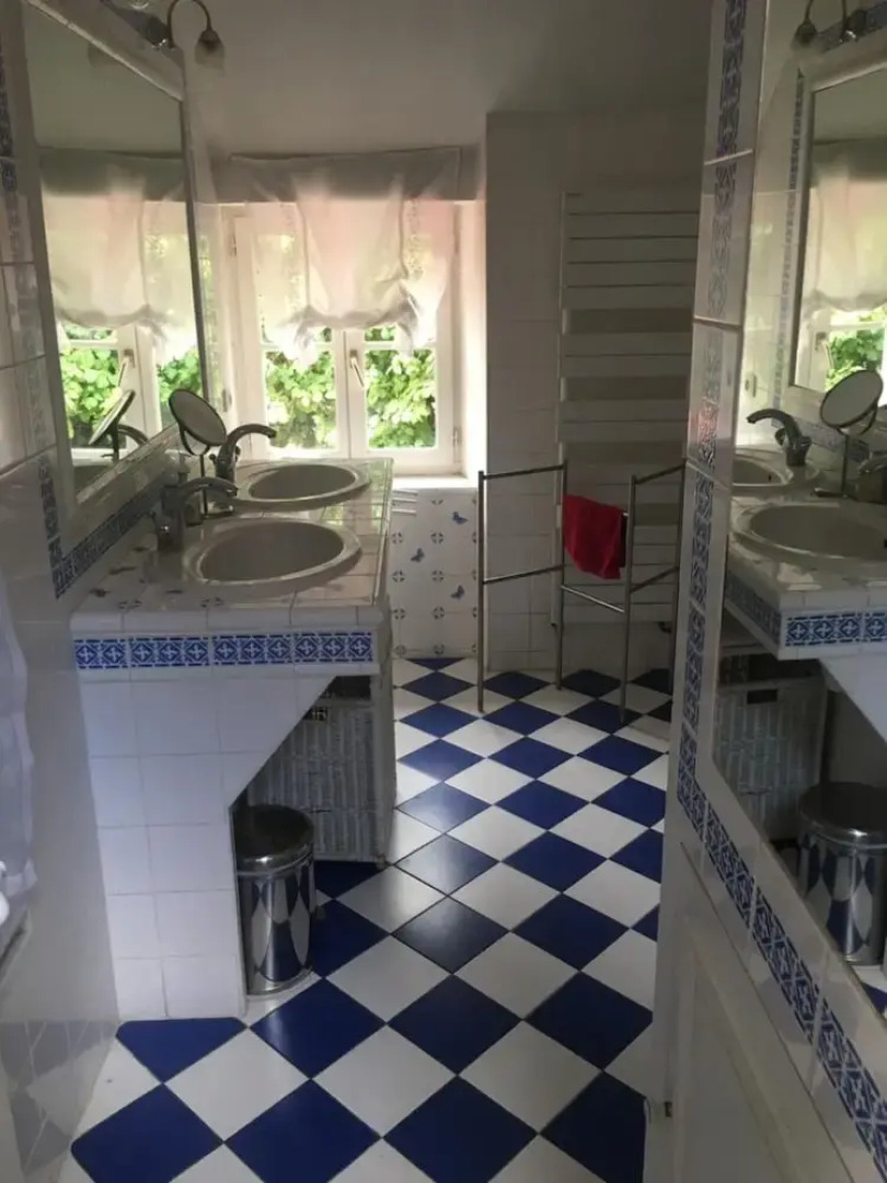 Chez Francoise Et Michel