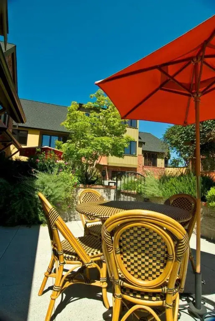 The Eagle Harbor Inn