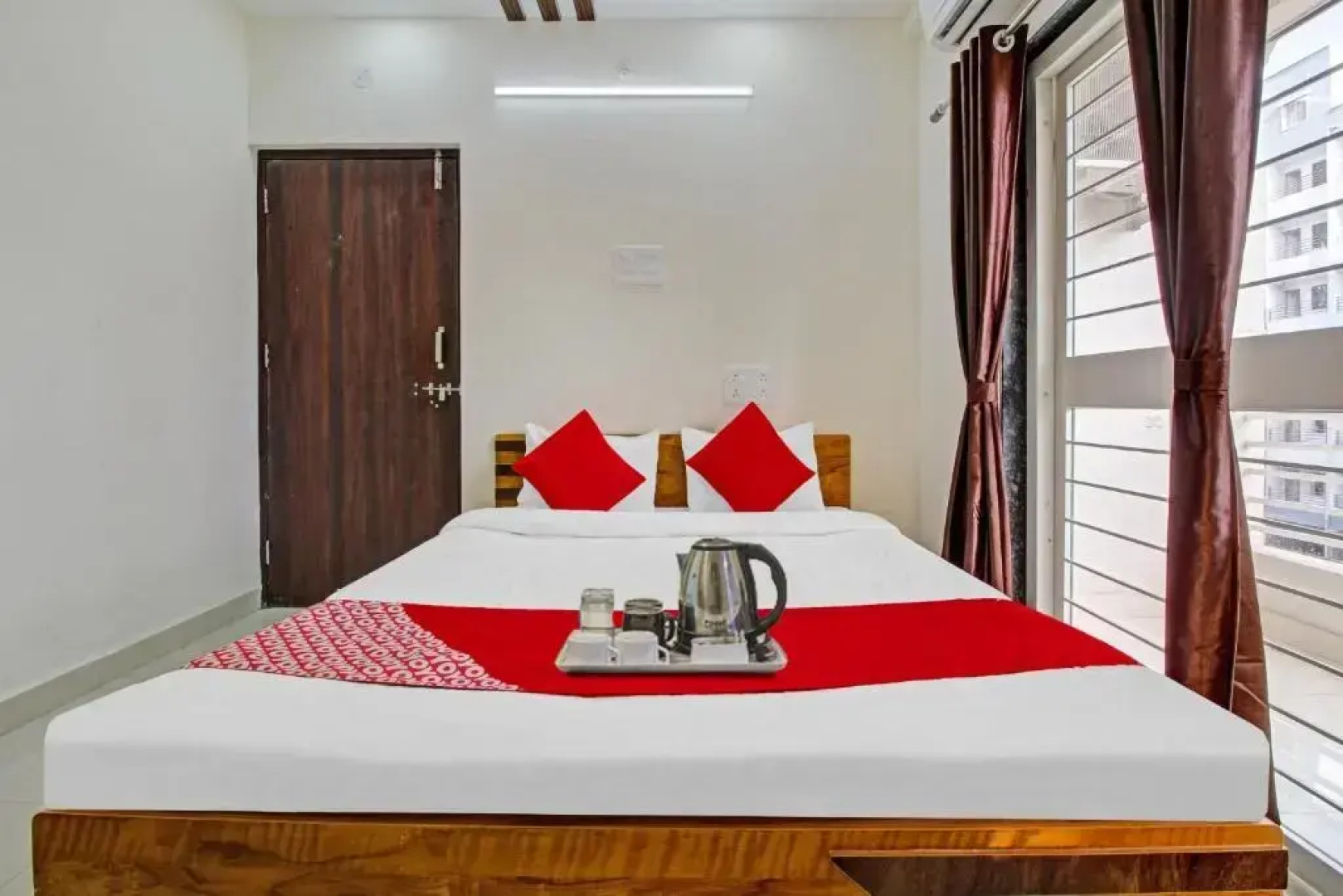 Oyo Flagship 93292 Hotel White House