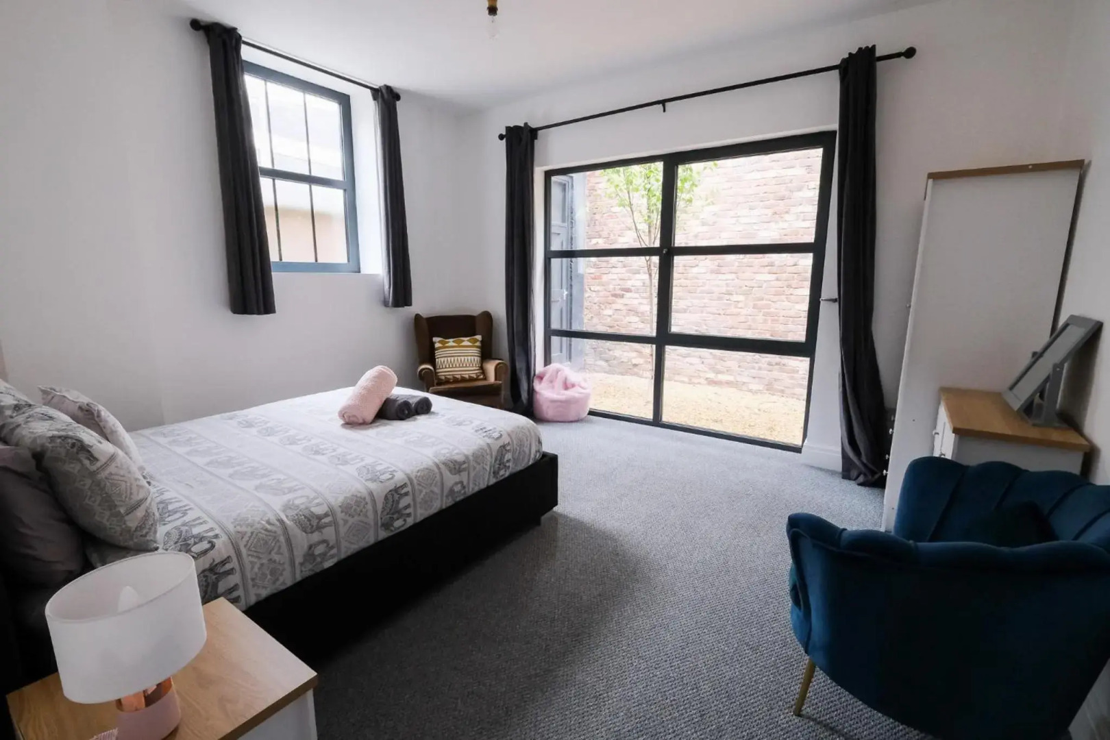 The Eden Warehouse - Pink Apartment (sleeps 4)