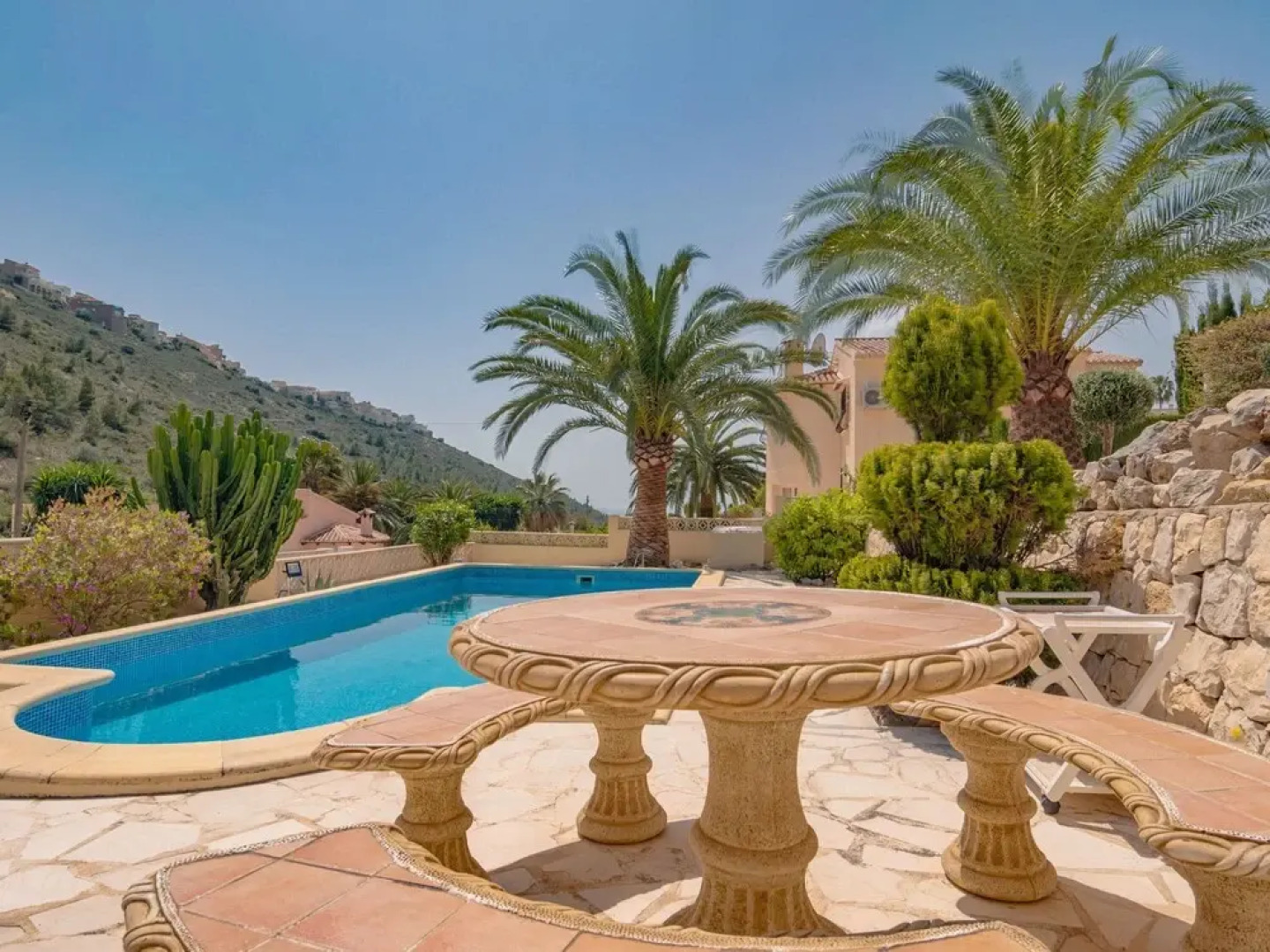 6-p Villa in the Right Place With an Amazing View, Swimming Pool and Terraces
