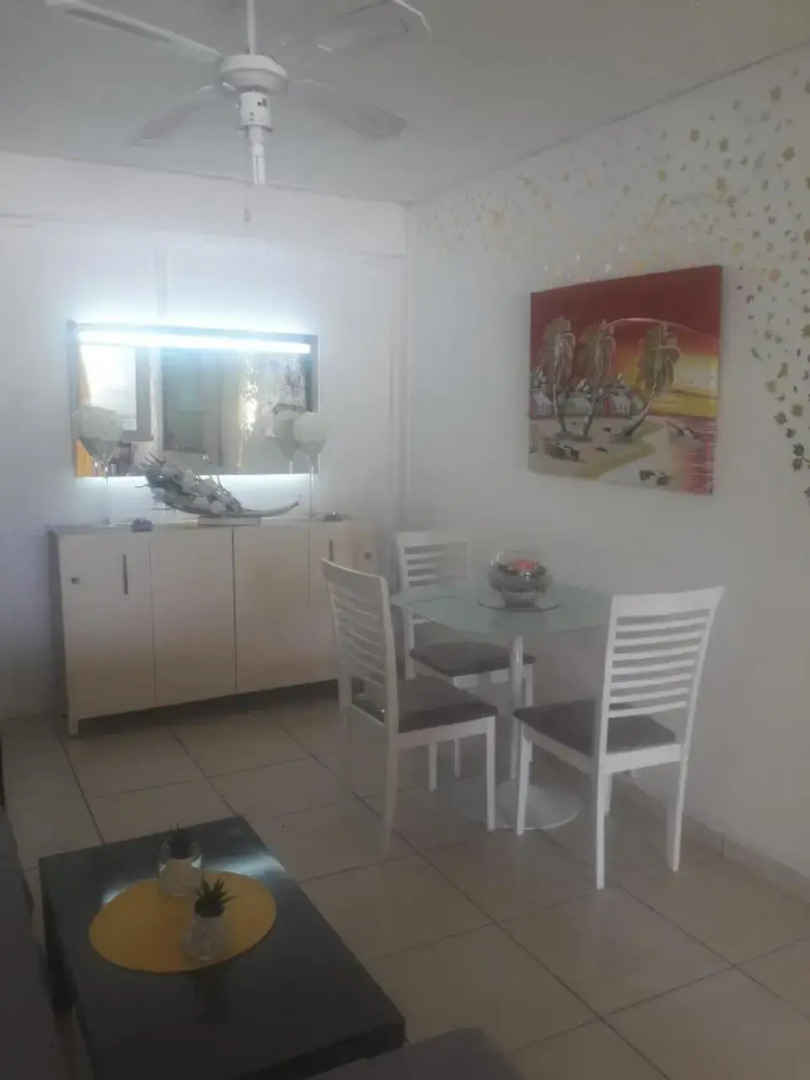 Coquet F2 Climatise Avec Piscine Au Lamentin